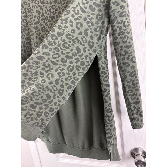 Z Supply Women's Leopard Weekender Elongated Split Side Hems Green Size M - Picture 4 of 11